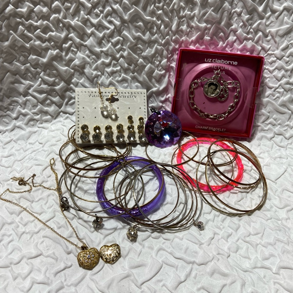 Vintage Liz Claiborne Picture Bracelet (A) and Jewelry Set Multi Piece Unit Lot